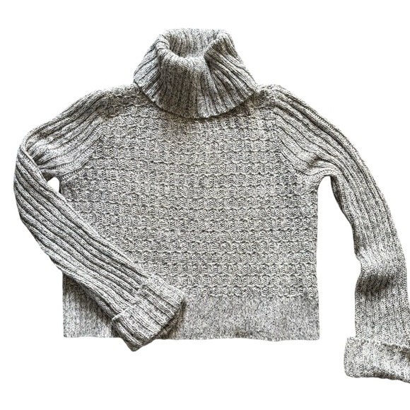 Free People Sweaters - Free People sweater gray and white cotton cropped turtleneck/cowl neck medium